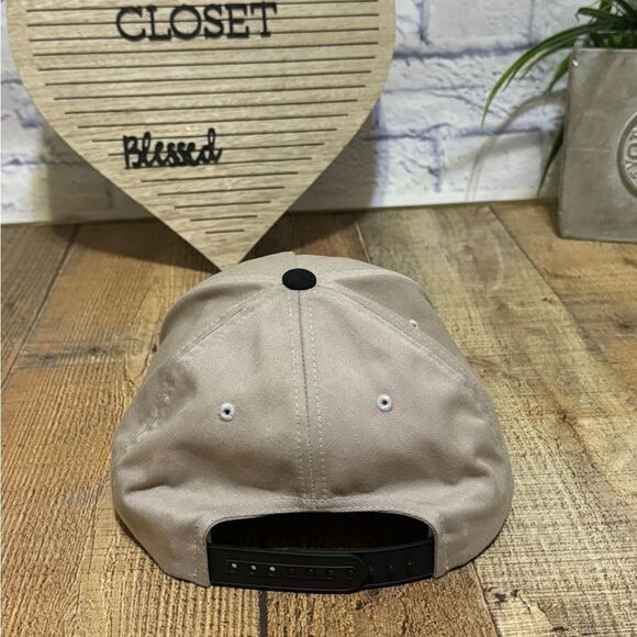 OBEY Embroidered Beige Black Logo Hat Cap SnapBack - Picture 6 of 6